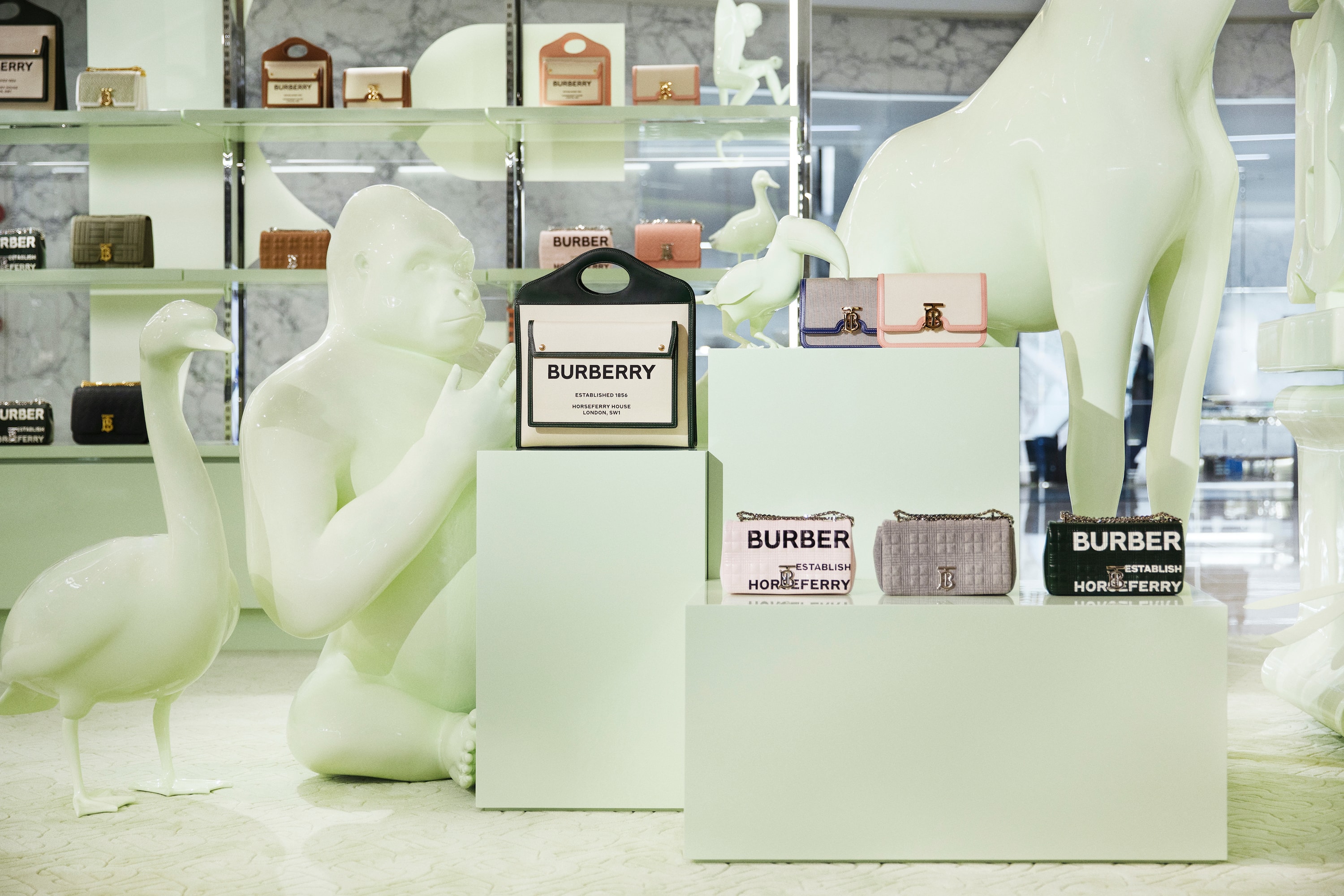 Burberry 于上海开设全新限时精品店