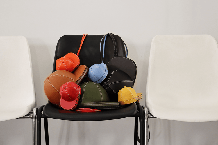 JW Anderson 推出全新配色 Nano Cap Bag