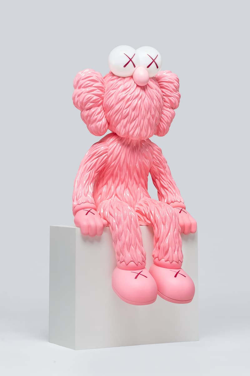 KAWS 聯結 AllRightsReserved 推出全新 KAWS SEEING(Pink)LED 座燈