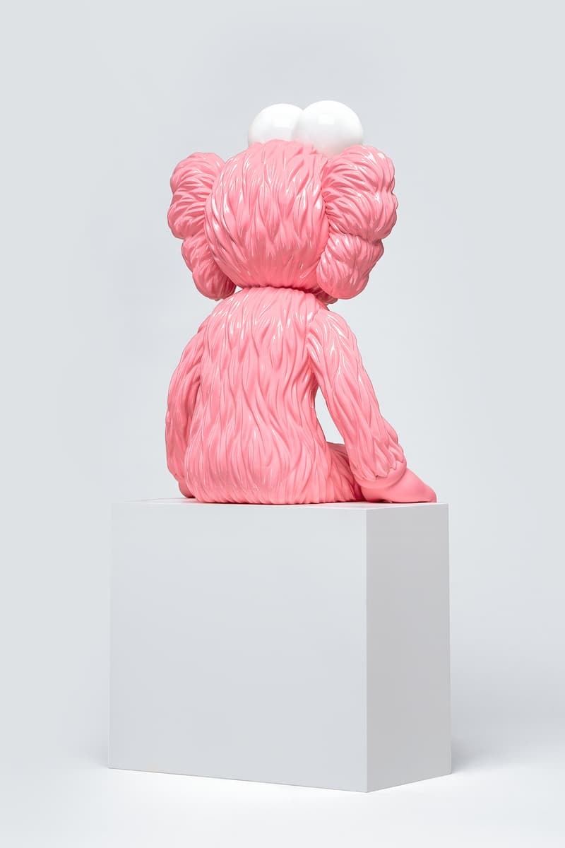 KAWS 聯結 AllRightsReserved 推出全新 KAWS SEEING(Pink)LED 座燈