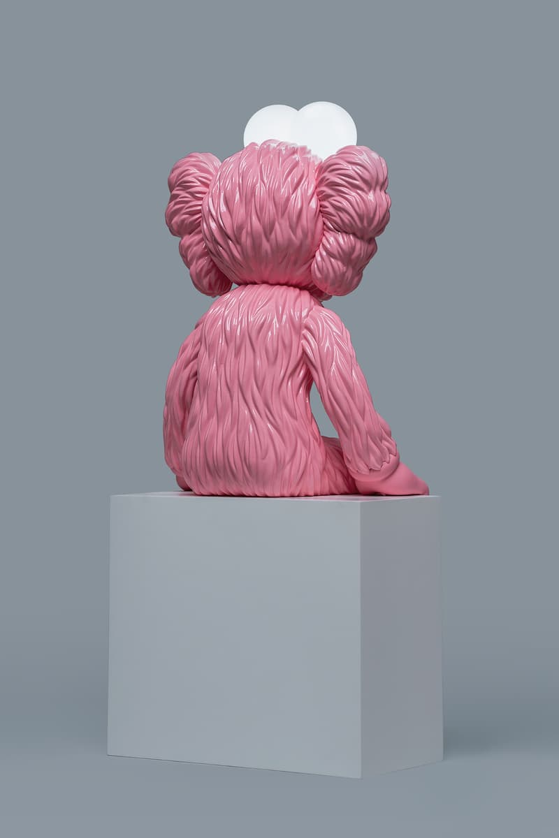 KAWS 聯結 AllRightsReserved 推出全新 KAWS SEEING(Pink)LED 座燈