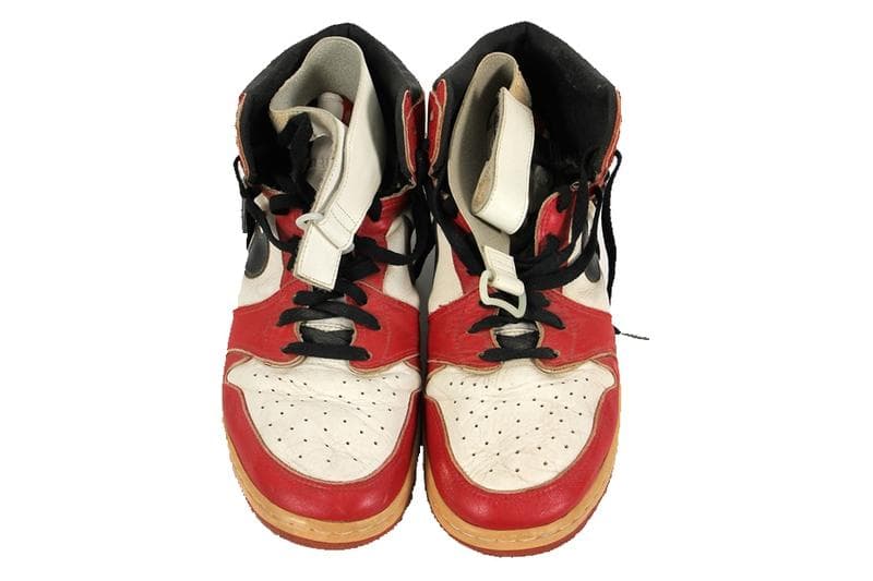 1986 年特殊改裝 Air Jordan 1 以再次出現拍賣