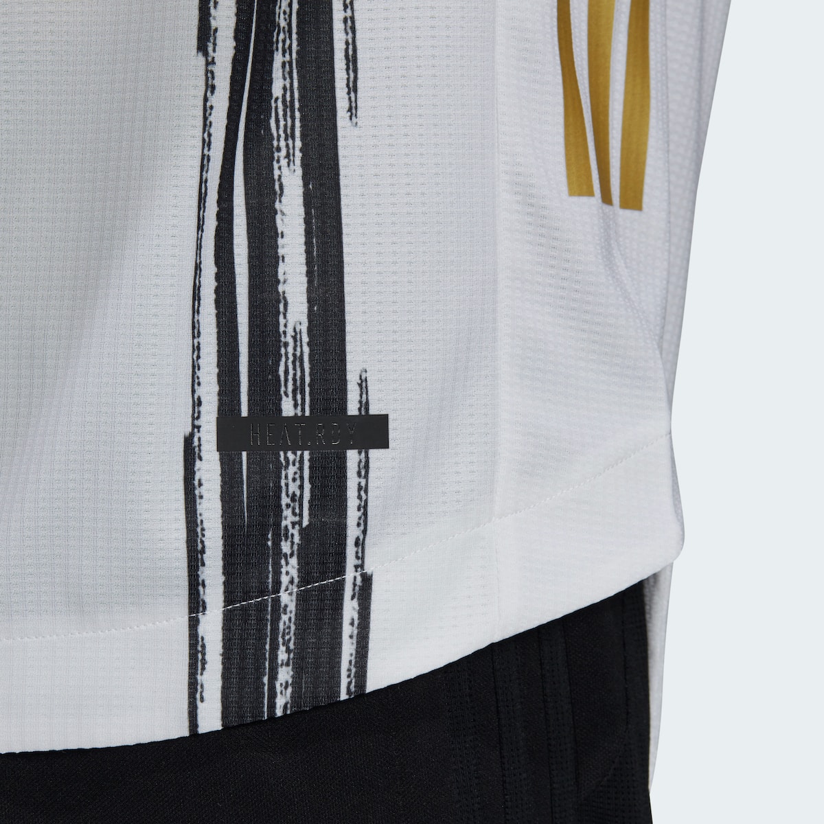 adidas 发布 Juventus 2020/21 赛季全新主场球衣 