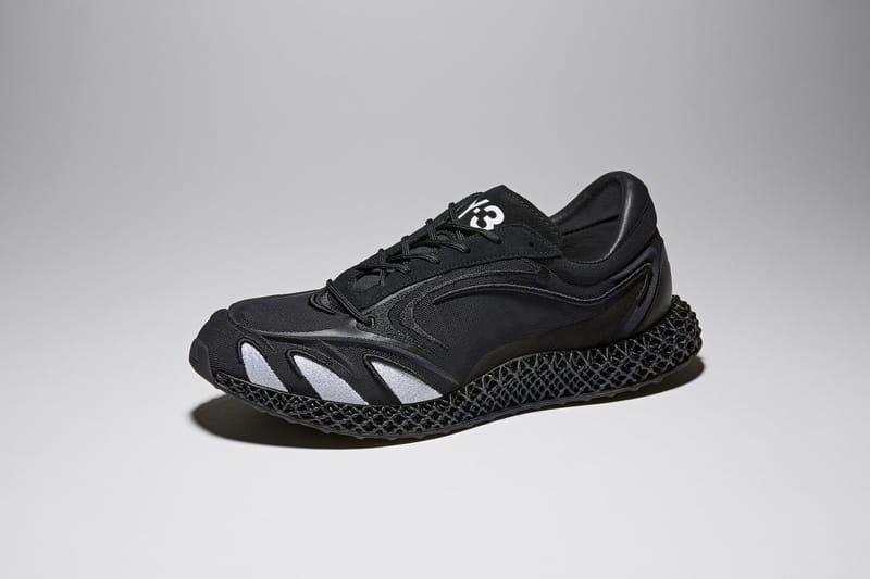 Y-3 为 RUNNER 4D 推出全新暗黑配色