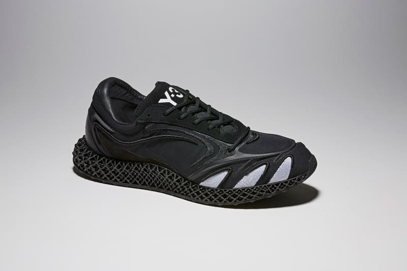 Y-3 为 RUNNER 4D 推出全新暗黑配色