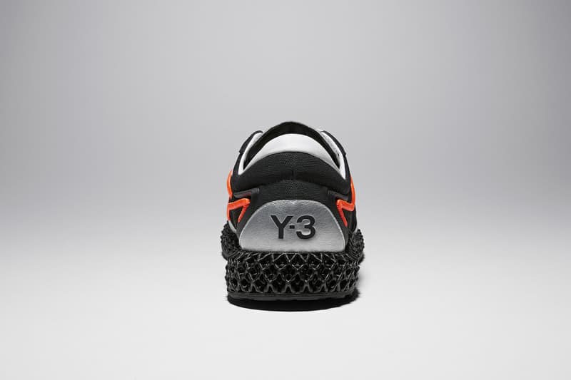 Y-3 为 RUNNER 4D 推出全新暗黑配色