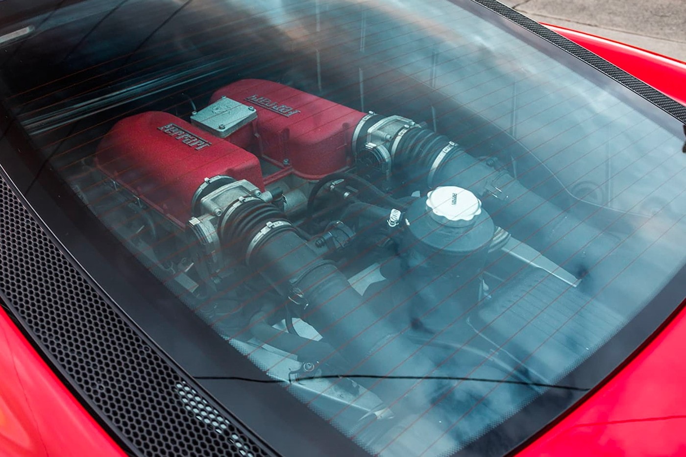 2003 年 Ferrari 360 Modena 加長豪華轎車展開販售