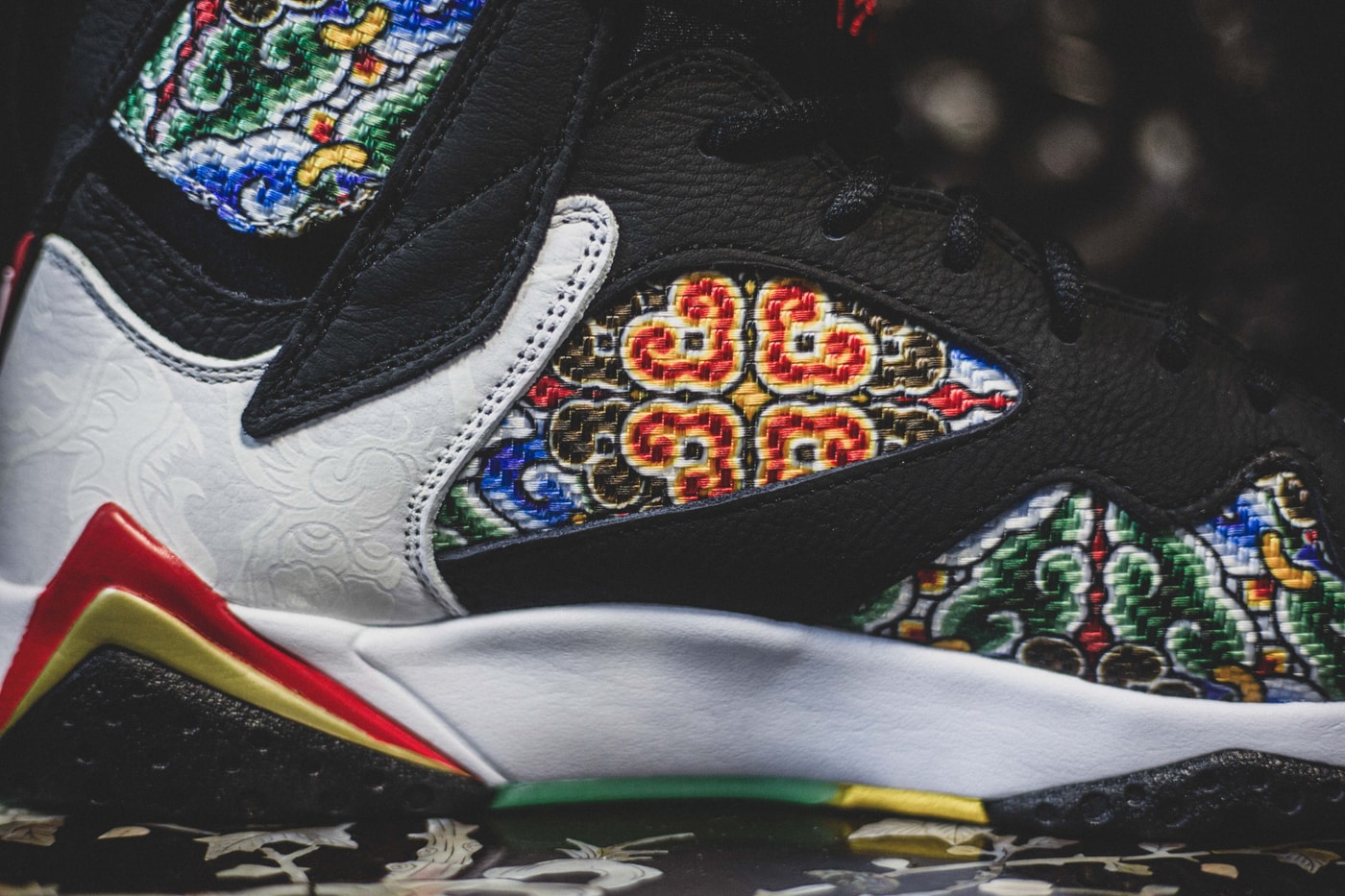 Phần má trong của Air Jordan 7 Beijing's Forbidden City