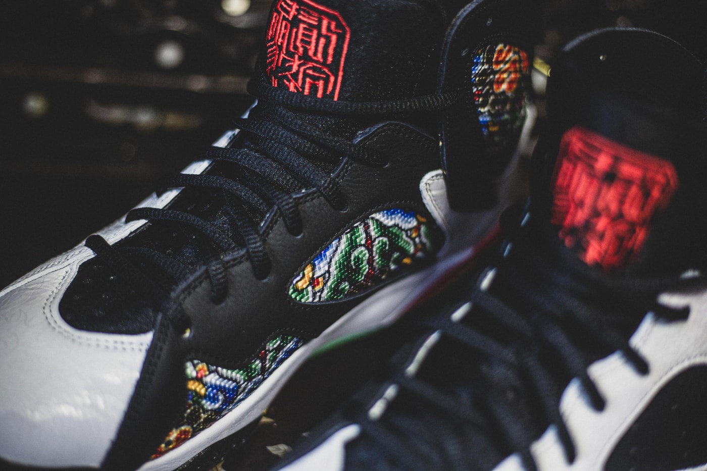 Phần lưỡi gà của Air Jordan 7 Beijing's Forbidden City