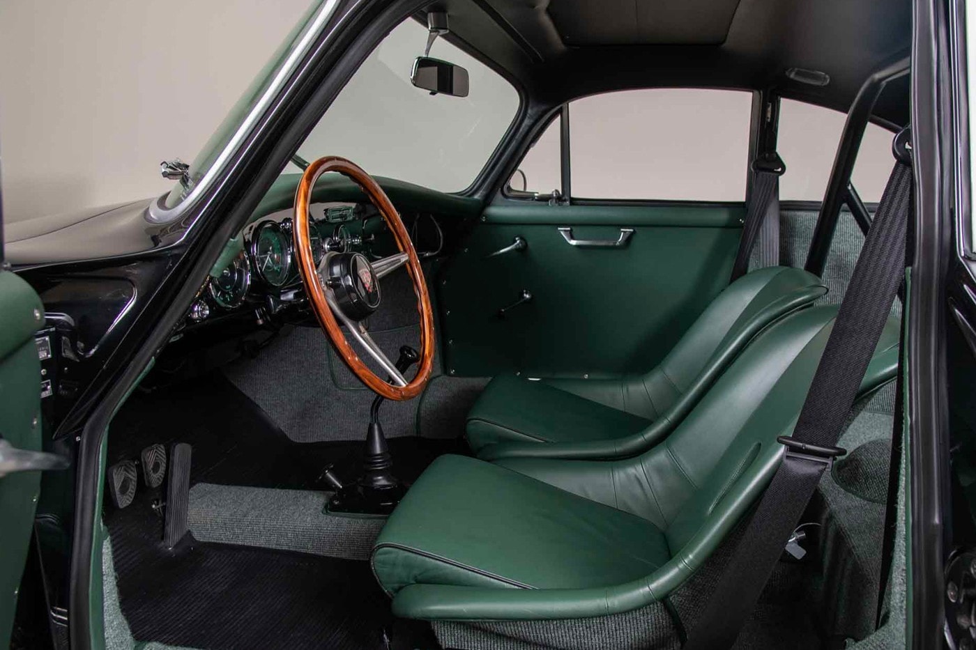 Canepa 完整翻新強化 1963 年經典車款 Porsche 356B
