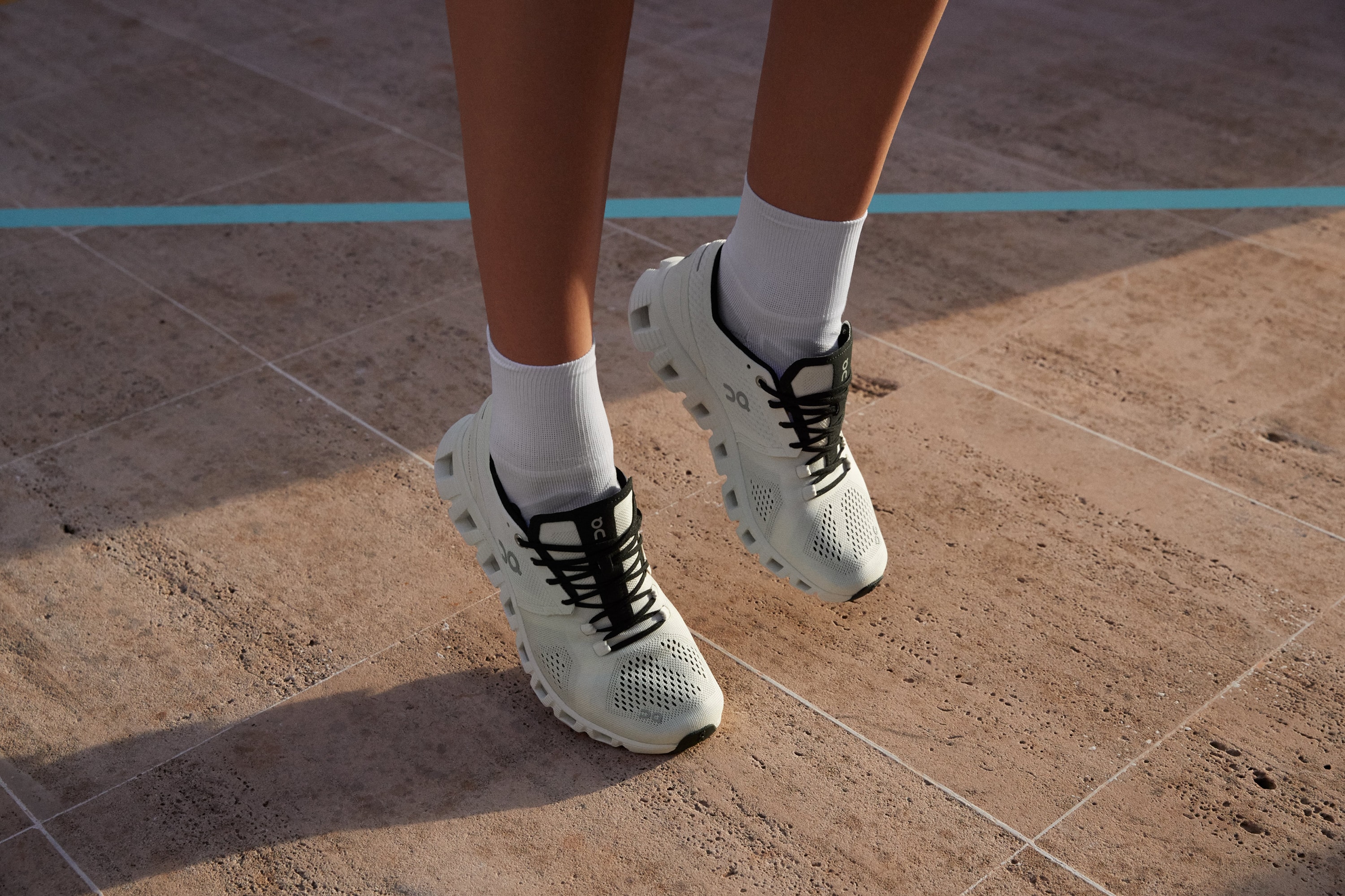 On 发布新一代 Cloud X 运动鞋