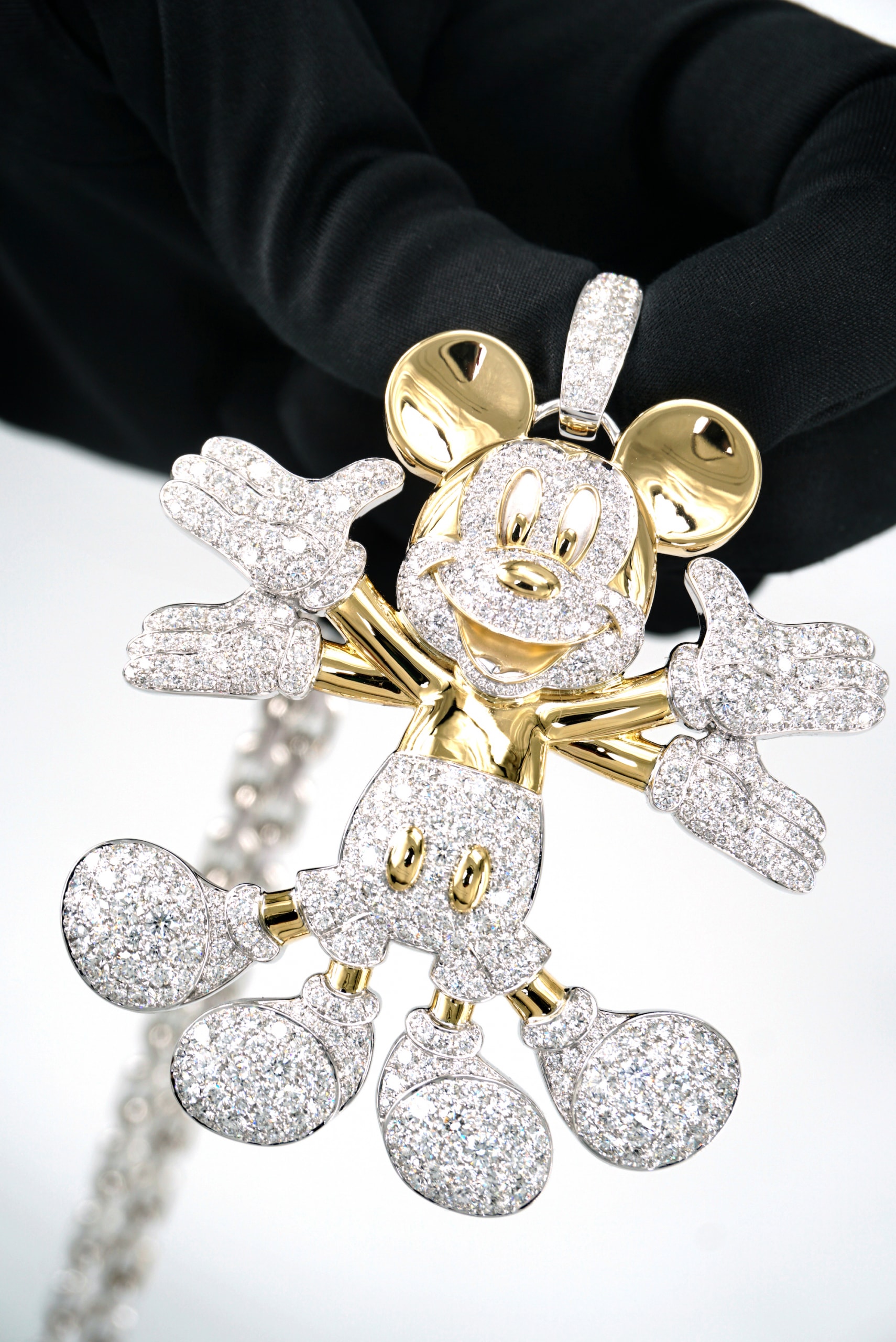 POP INFINITY Art Collectibles 联名「Snow Angel Mickey」系列即将登场