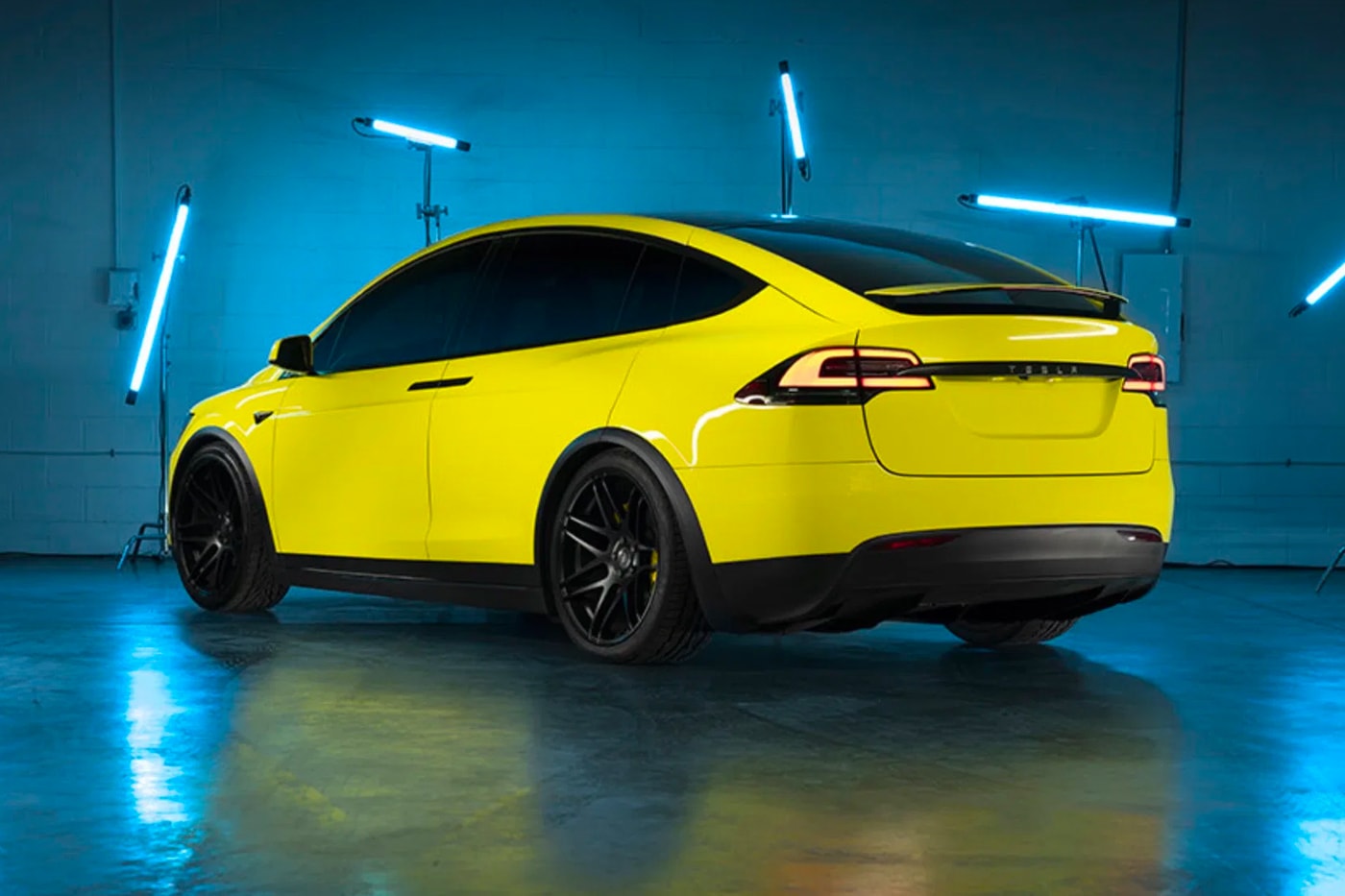 Tesla 正式推出自家原廠車體改色包膜服務