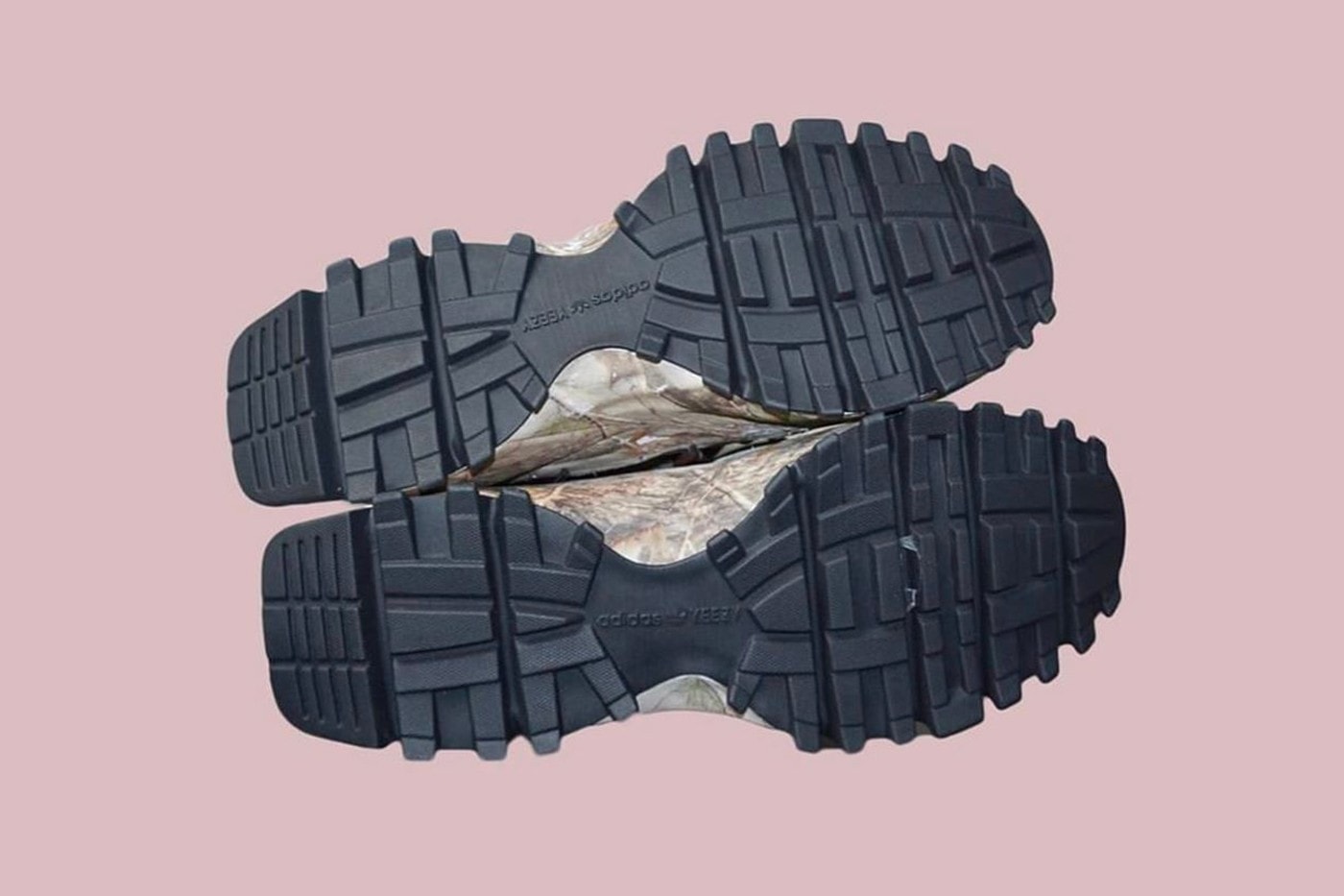 率先近賞 adidas YEEZY 1050 GORE-TEX Sample 鞋款設計