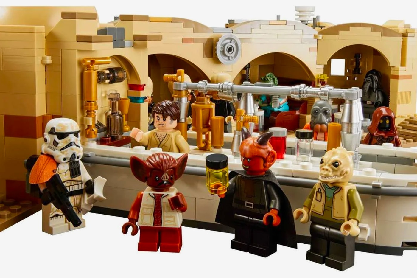 LEGO 實體化《Star Wars》經典場景 Mos Eisley Cantina 酒吧