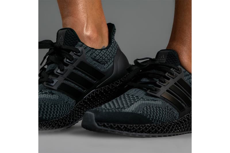 adidas 混種跑鞋 Ultra 4D 全新黑魂配色「Core Black」率先曝光