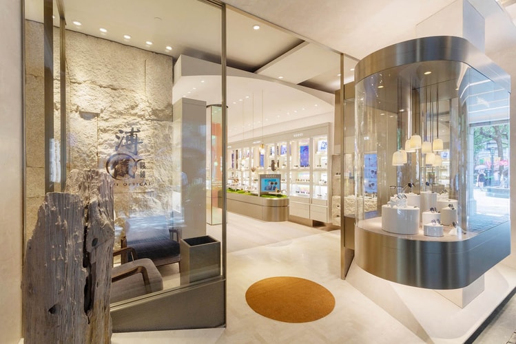 走进溥仪眼镜上海新天地北里全新门店