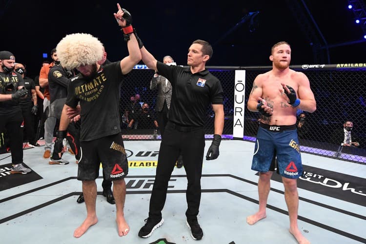 Khabib Nurmagomedov 於 UFC 254 勝利後突襲發佈退休聲明