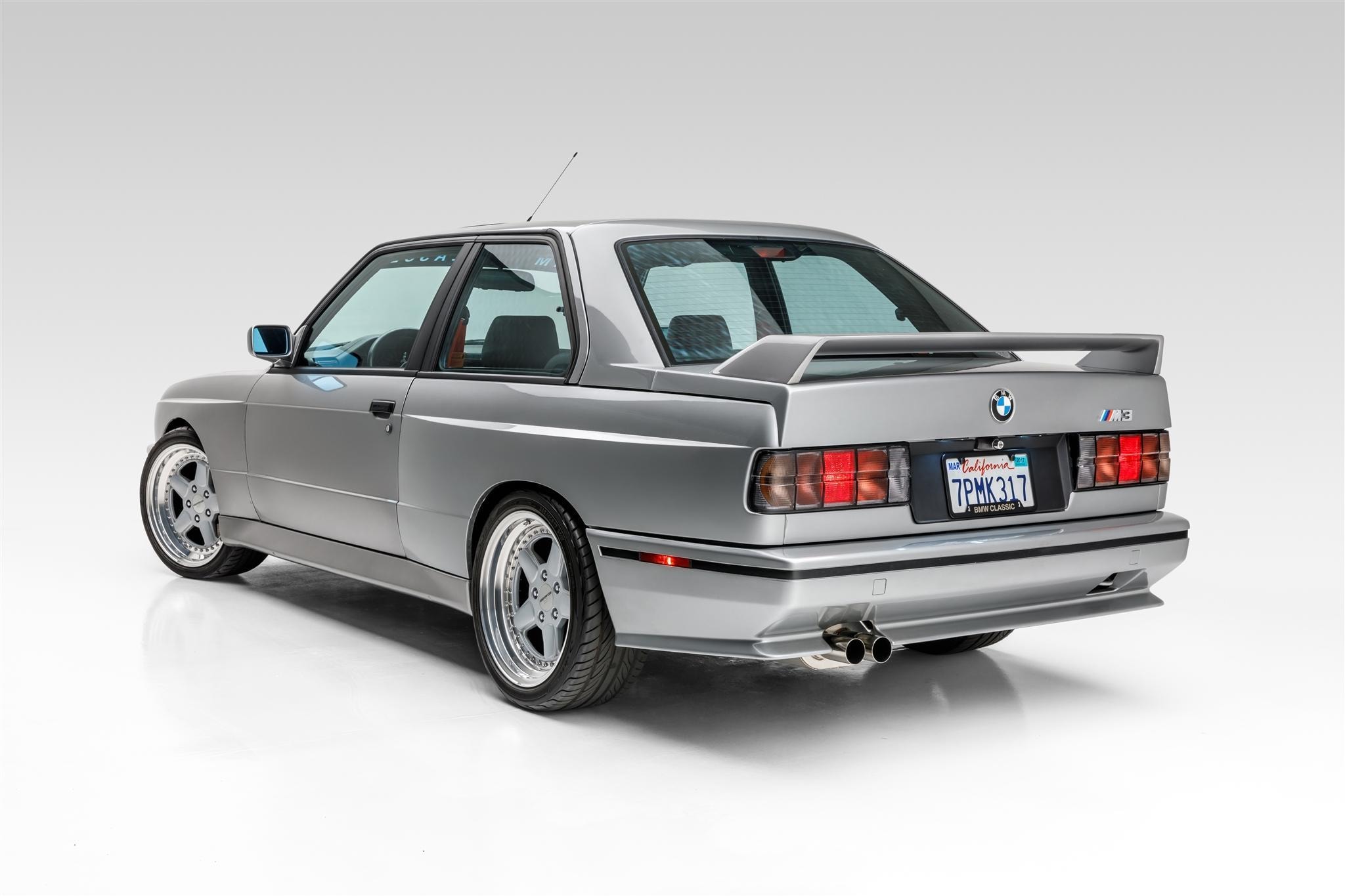 1988 年 BMW E30 M3 改裝車款以超過 $50,000 美元高價拍賣