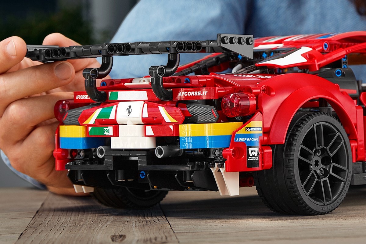 LEGO Technic™ 實體化 Ferrari 488 GTE「AF Corse #51」積木模型