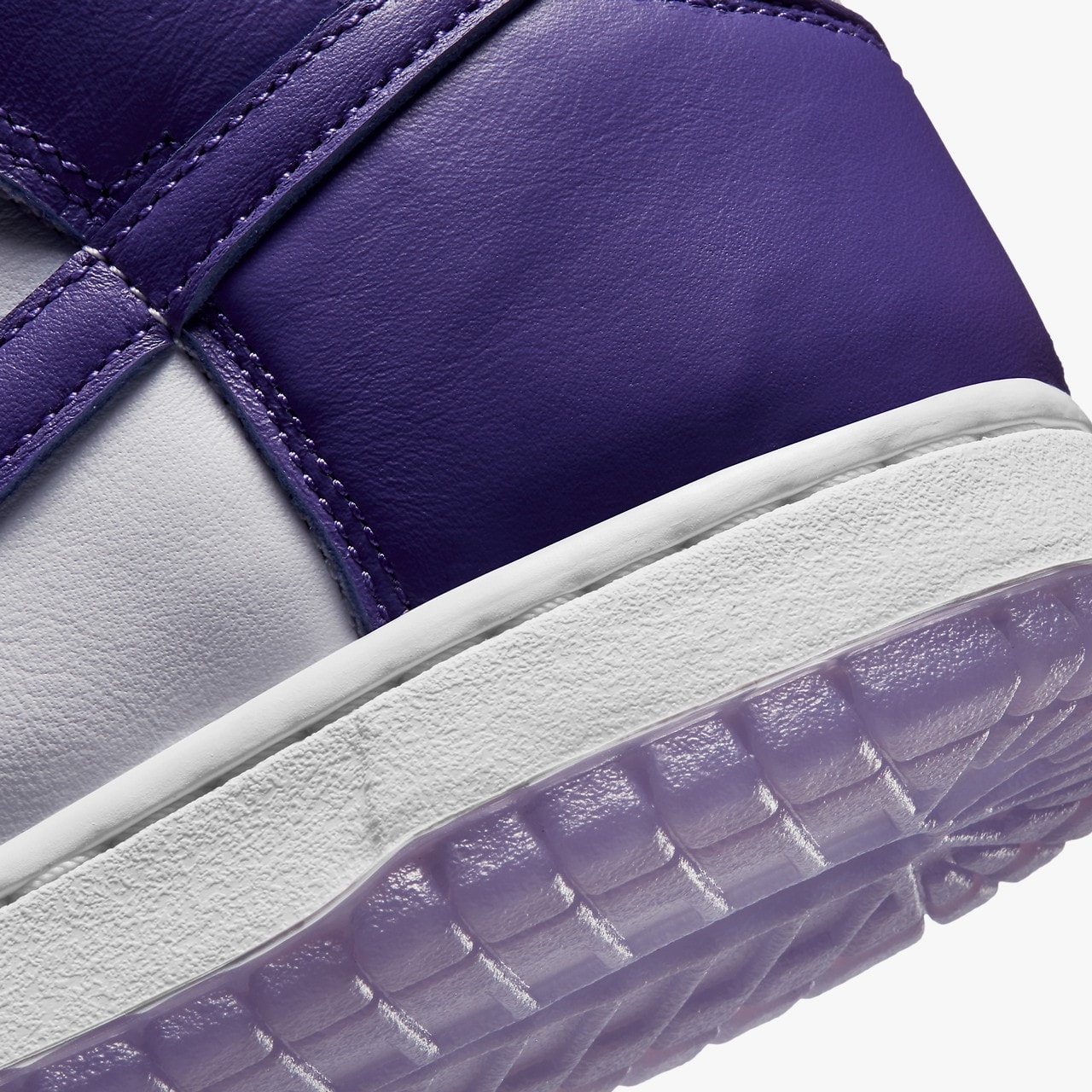 率先近賞 Nike SB Dunk High 全新配色「Varsity Purple」