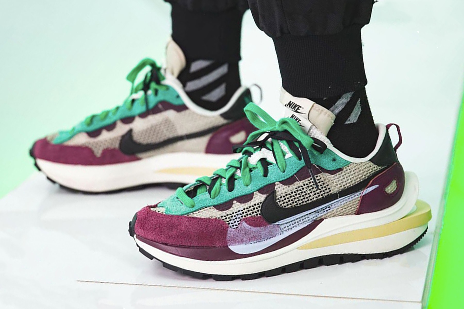 sacai x Nike Vaporwaffle 全新「紫綠配色」發售情報公開