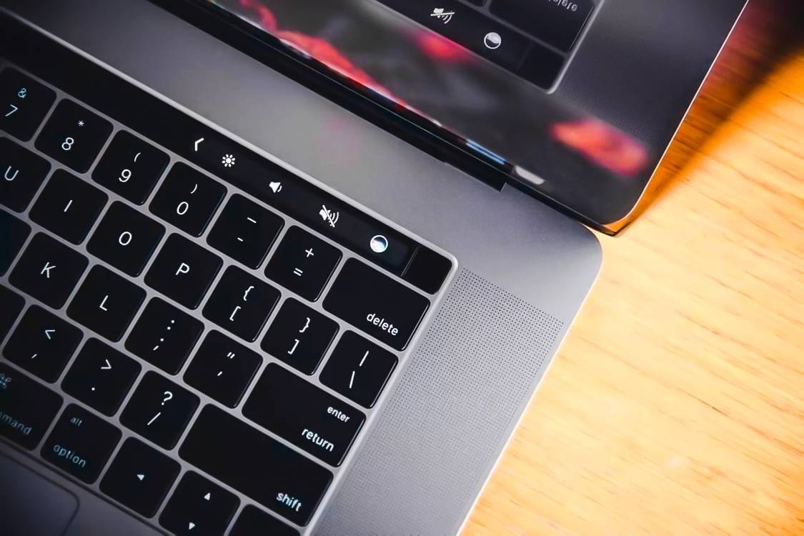 Apple 全新專利揭示「自適應顯示」多功能機械式鍵盤