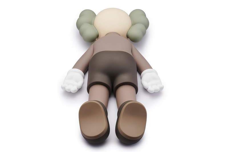 KAWS 推出全新 20 週年系列「面部朝下」搪膠公仔系列