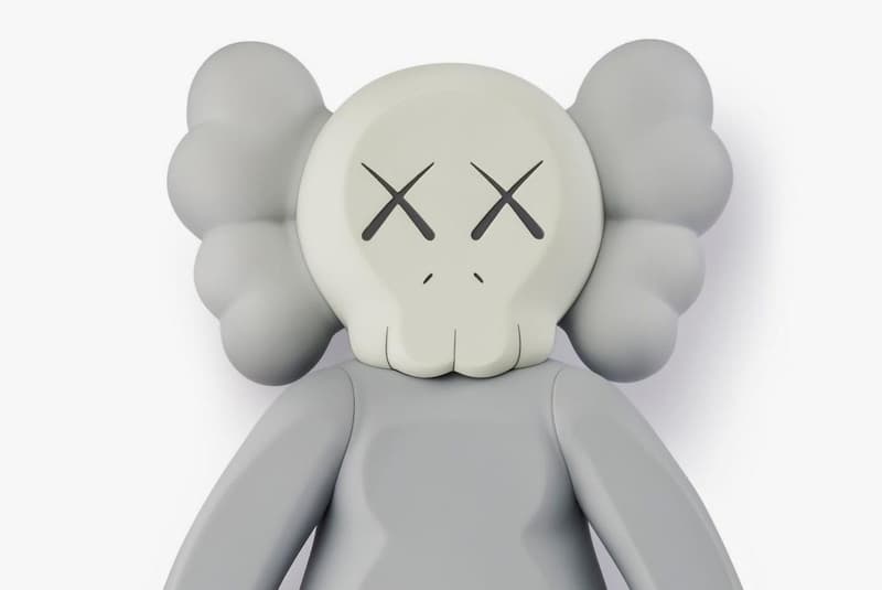 KAWS 推出全新 20 週年系列「面部朝下」搪膠公仔系列