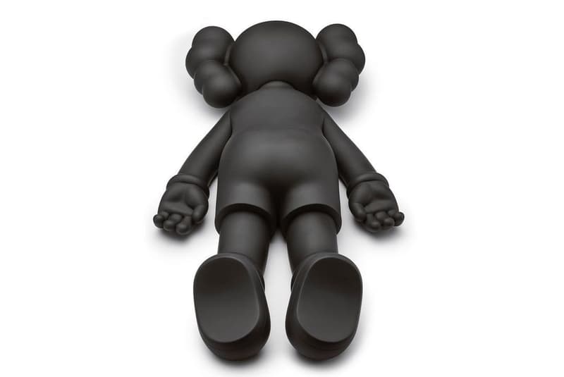 KAWS 推出全新 20 週年系列「面部朝下」搪膠公仔系列