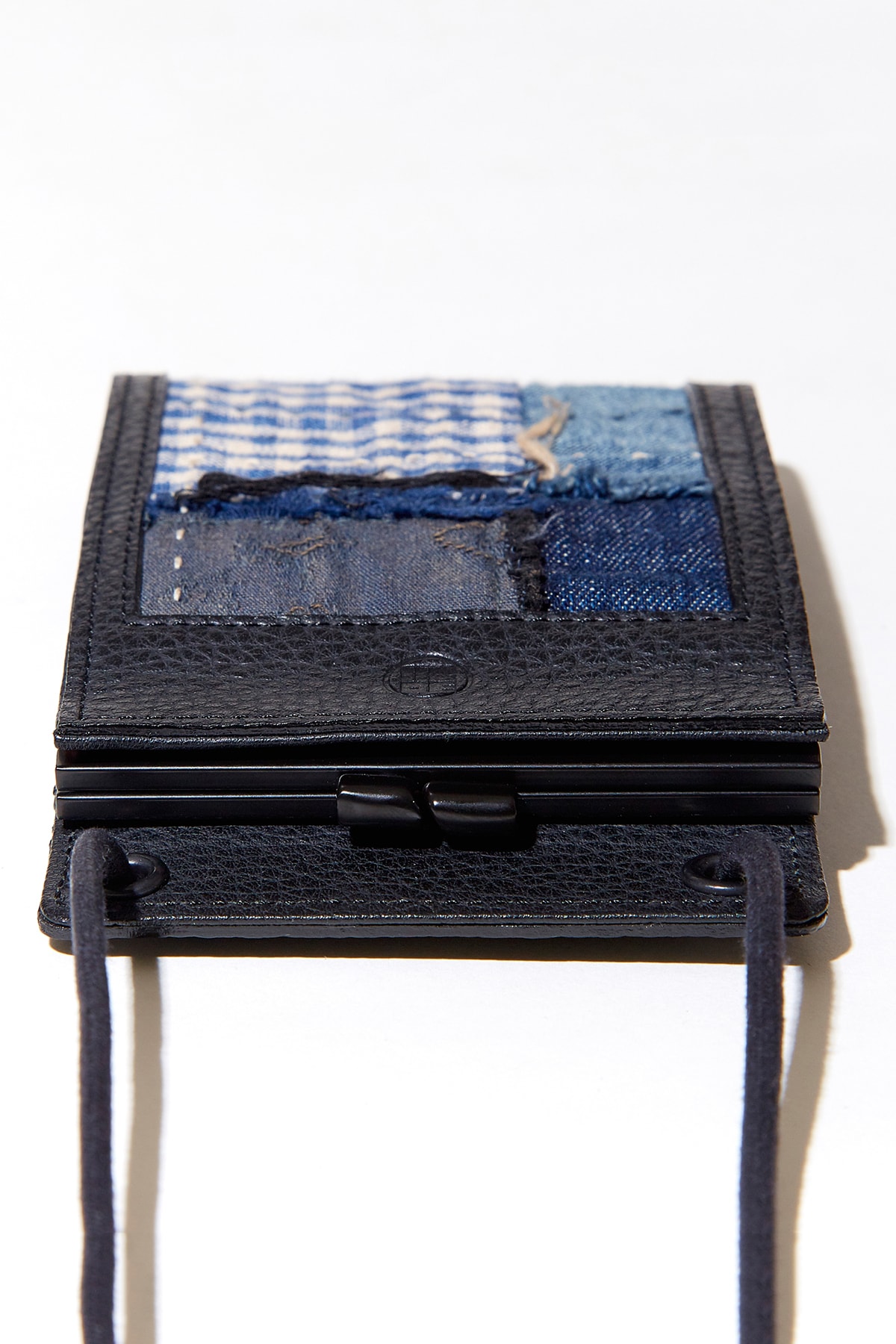 KUON 攜手日本配件品牌 yorozu 打造首款背掛式錢包