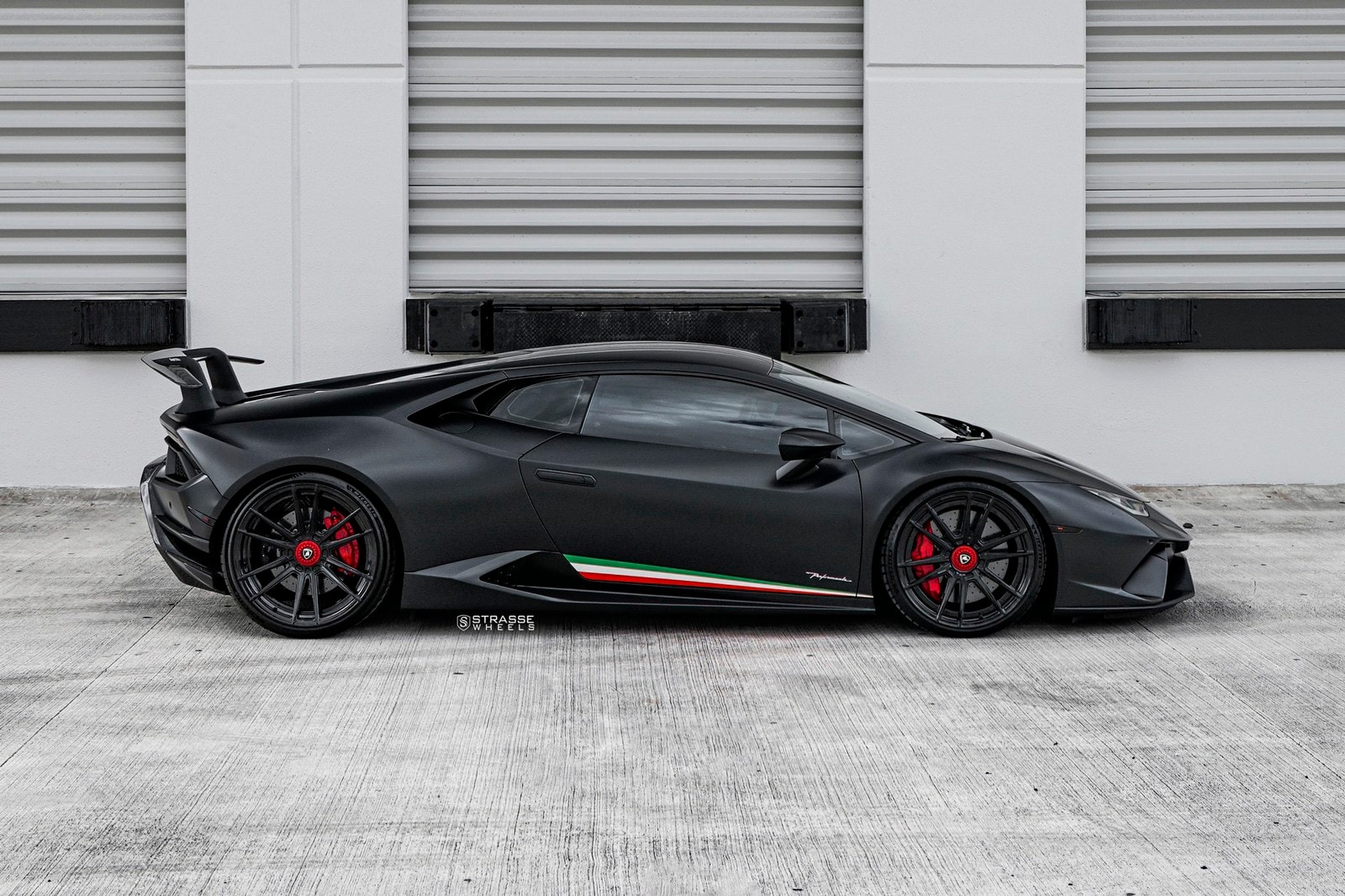 SelfMade Motorsports 打造 Lamborghini Huracan Performante 渦輪強化改裝車型
