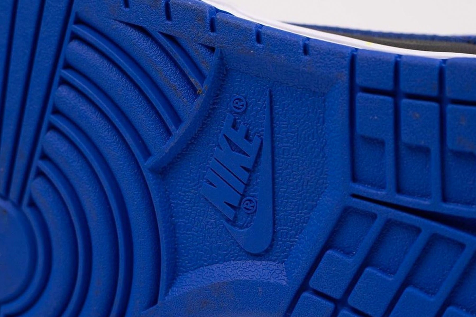 率先近賞 Nike Dunk Low 全新藍黑配色「Hyper Cobalt」