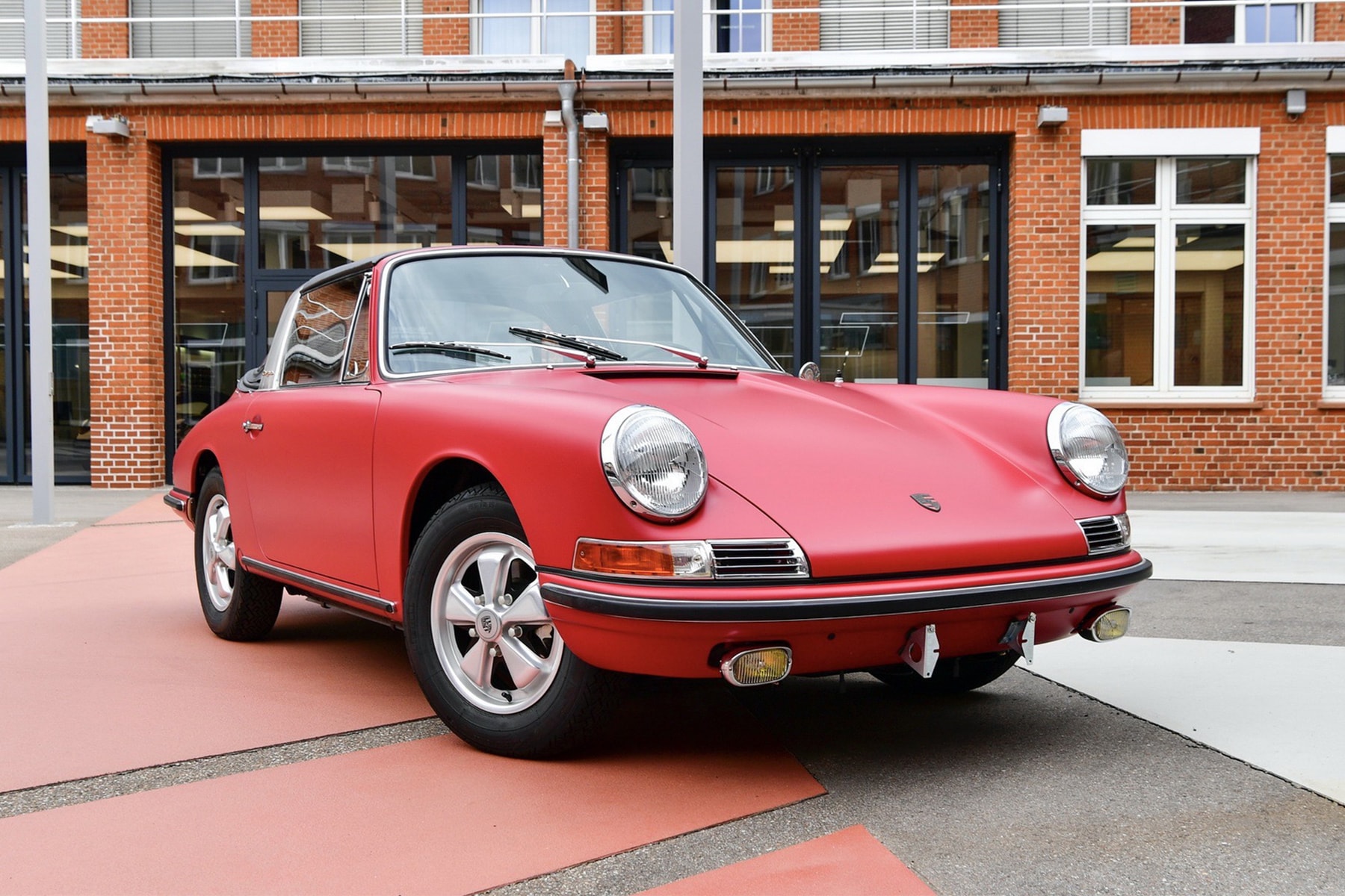 Porsche 官方完整修復 1967 年 911 S Targa 古董車