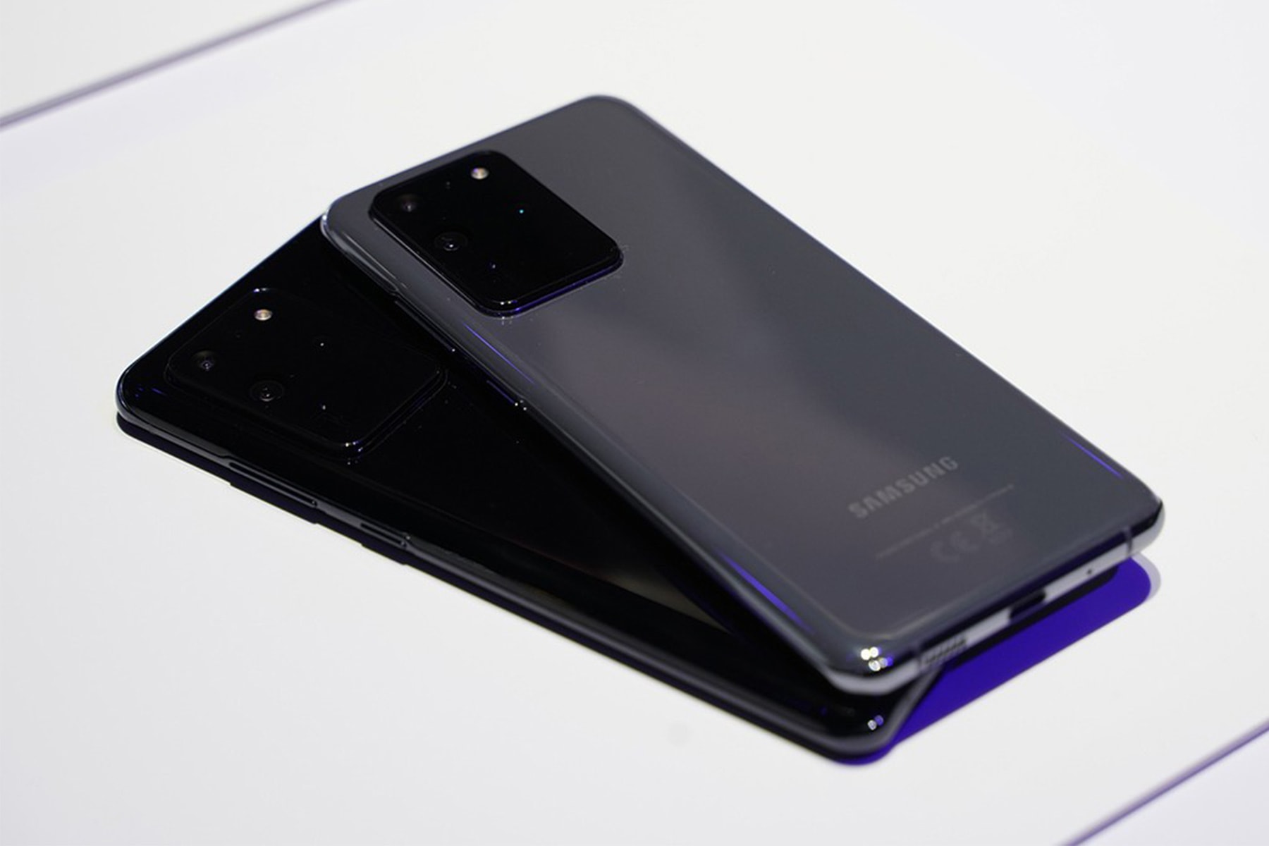 消息稱 Samsung 未來新機發售將同樣不附贈充電器