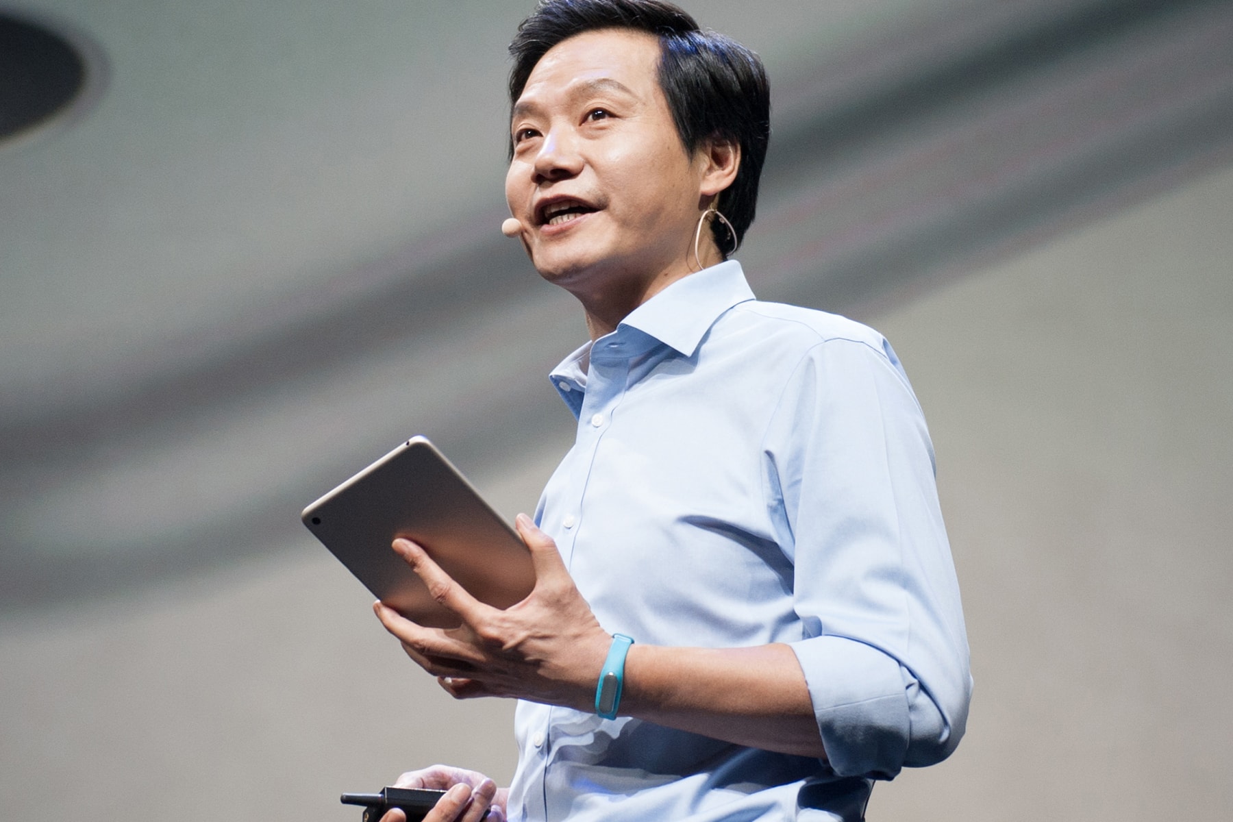 Xiaomi 小米科技 CEO 雷軍親自宣佈全新手機 Mi 11 將不隨附充電器