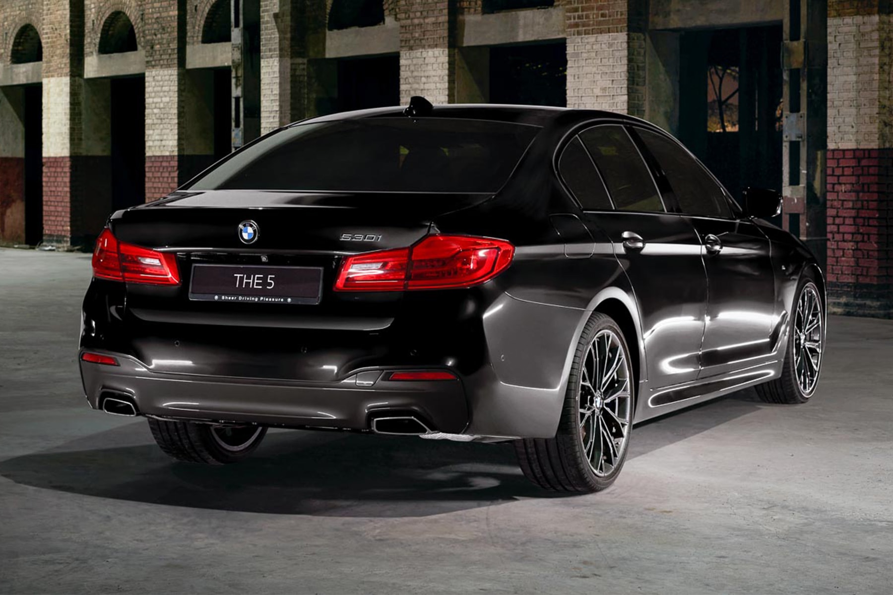 BMW 發表全新 5-Series 極黑車型「Dark Shadow Edition」