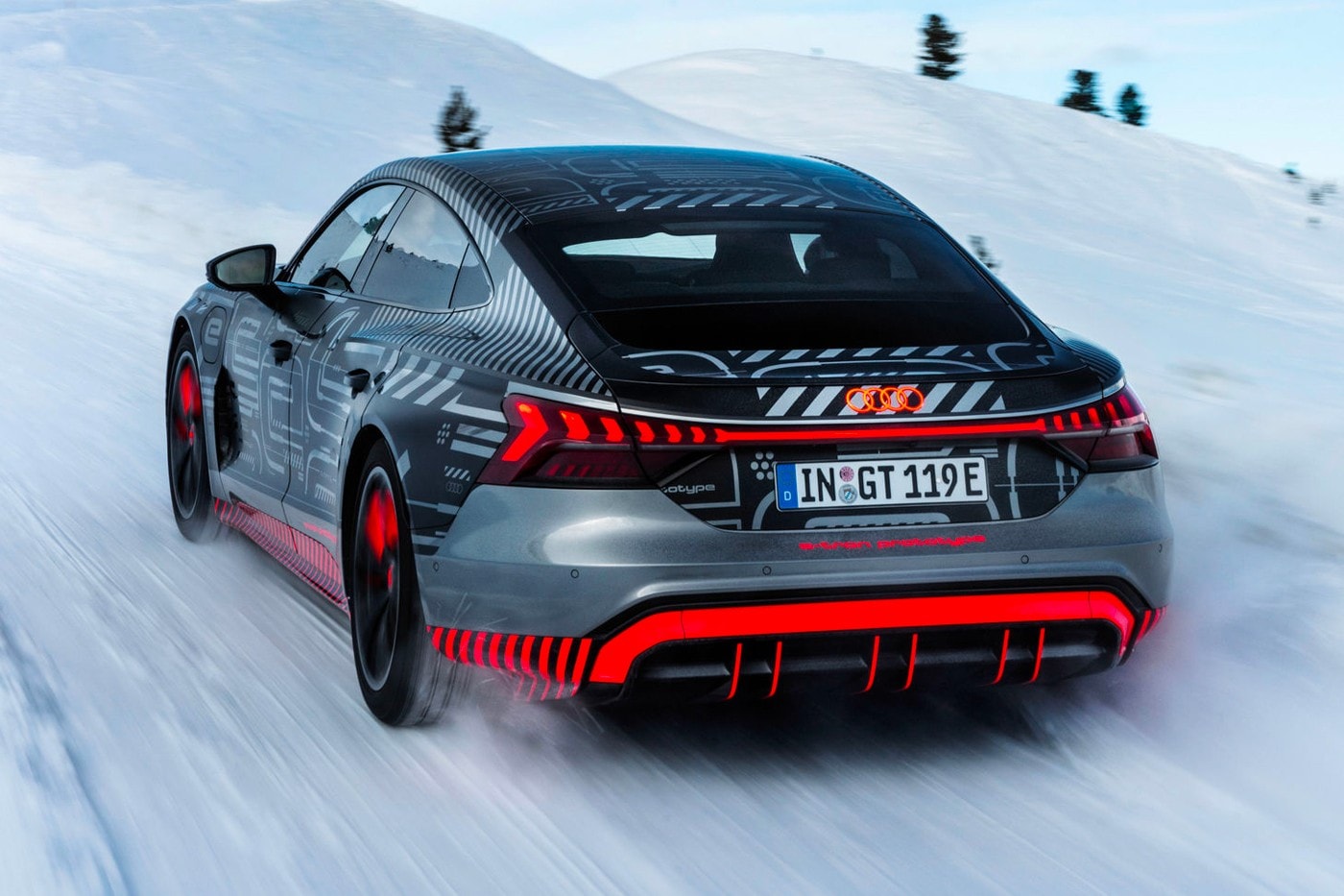 Audi 揭示全新電能 e-tron GT 車型正式發佈時程
