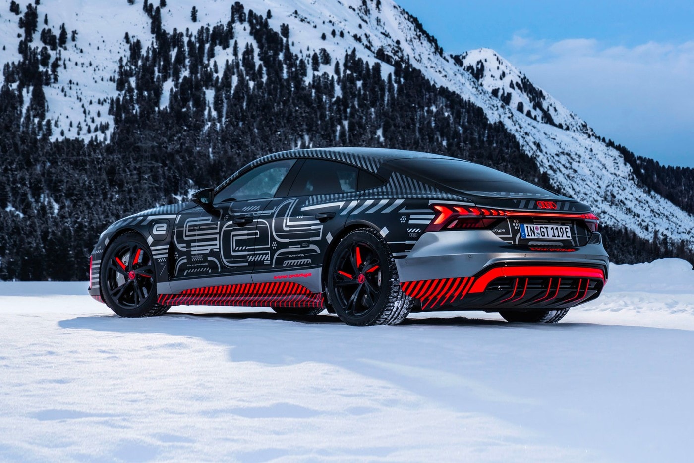Audi 揭示全新電能 e-tron GT 車型正式發佈時程