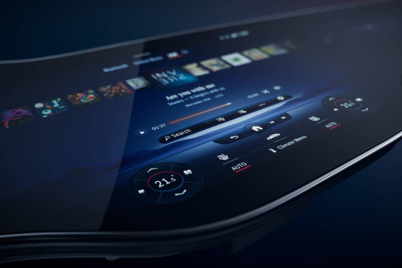 Mercedes-Benz 揭示全新 56 英吋人工智能顯示屏 MBUX Hyperscreen