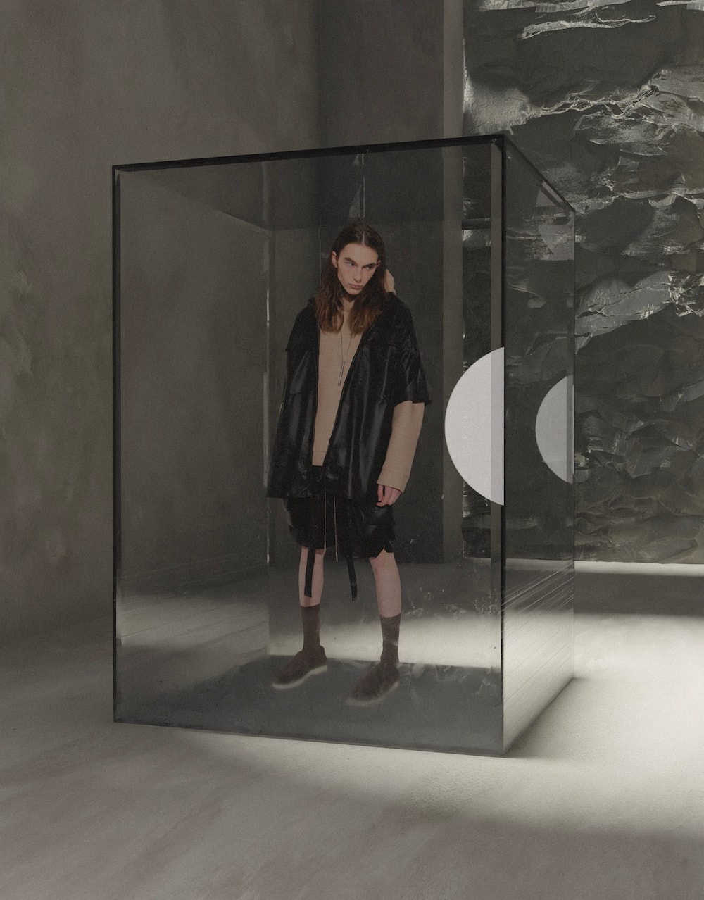 法国时装品牌 ARNODEFRANCE 发布「巨石上的独松」系列 
