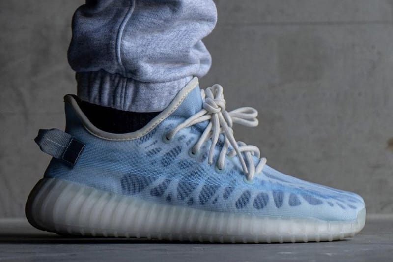 adidas YEEZY BOOST 350 V2 最新配色「Mono Ice」上腳圖輯率先曝光