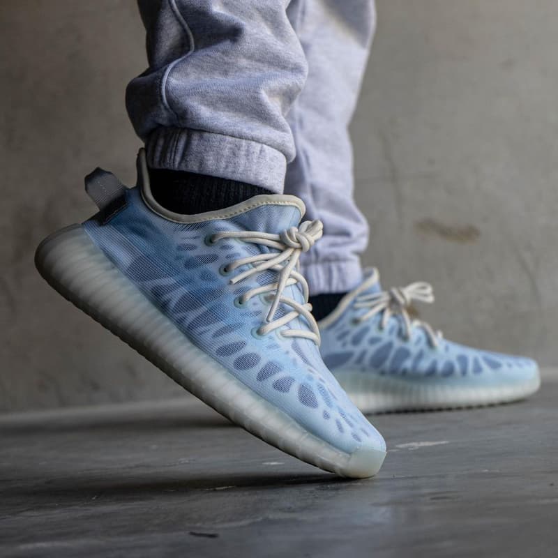 adidas YEEZY BOOST 350 V2 最新配色「Mono Ice」上腳圖輯率先曝光