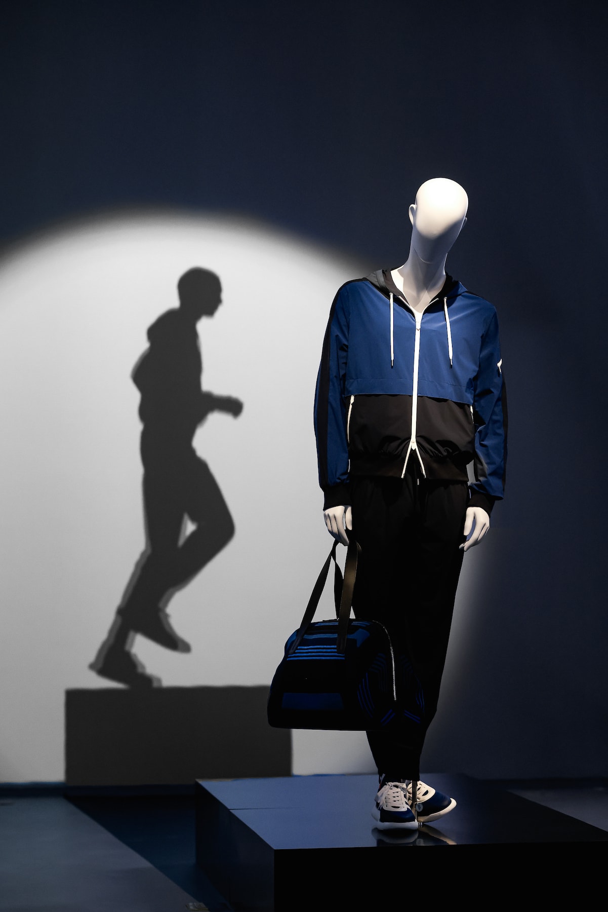 走进 Hermès 全新男性世界展览「镜头之外」