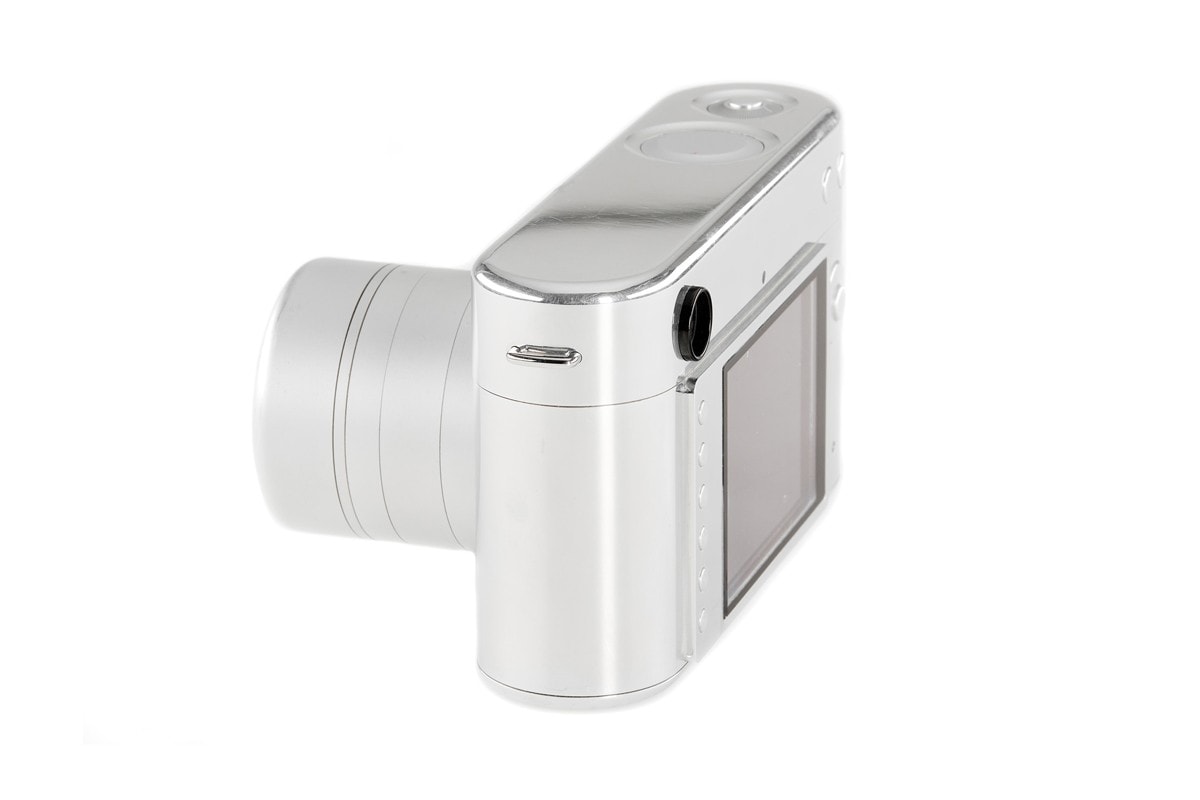 Jony Ive x Marc Newson 打造僅有一台 Leica 原型機即將拍賣