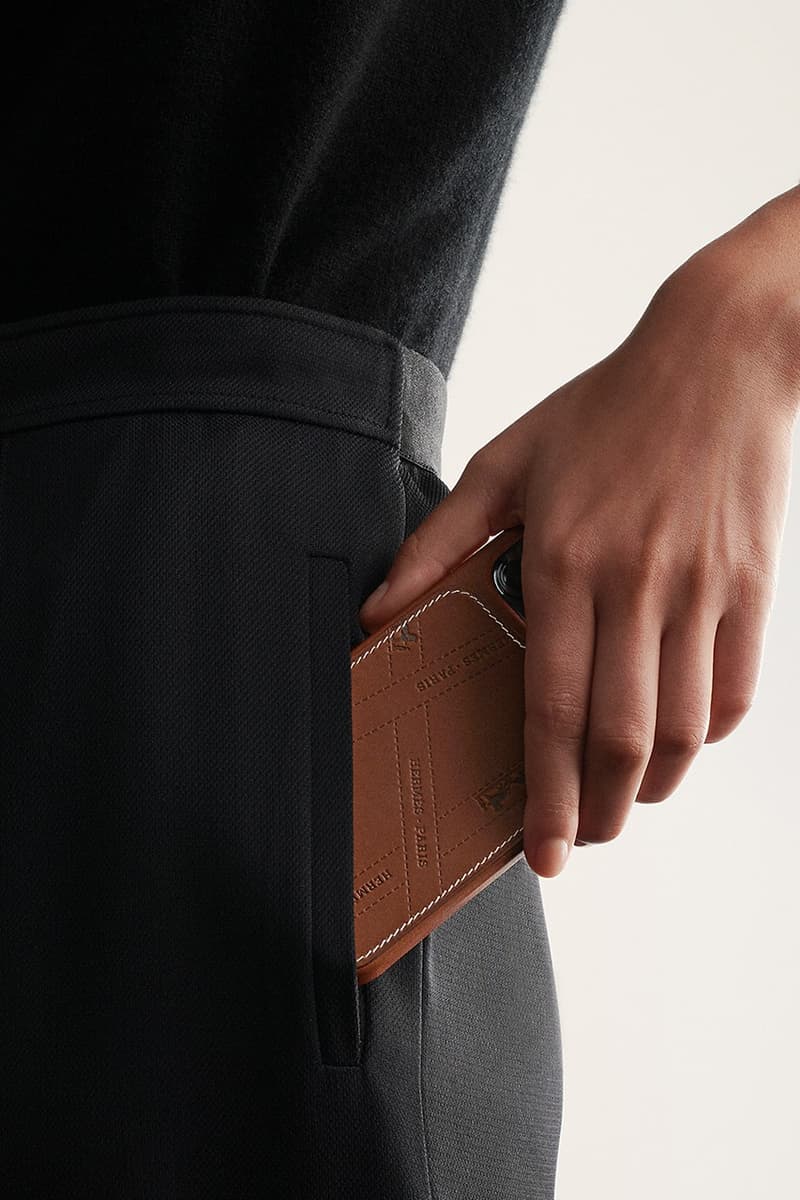 Hermès 推出全新 Fawn Barénia 上乘小牛皮製手機保護殼