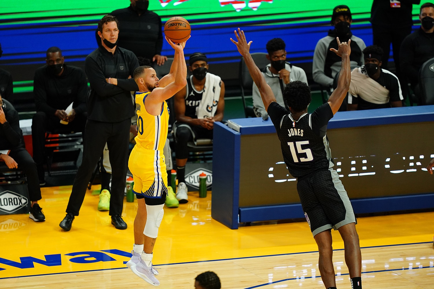 MVP 大黑馬？Stephen Curry 正式打破 NBA 單月最多三分球紀錄