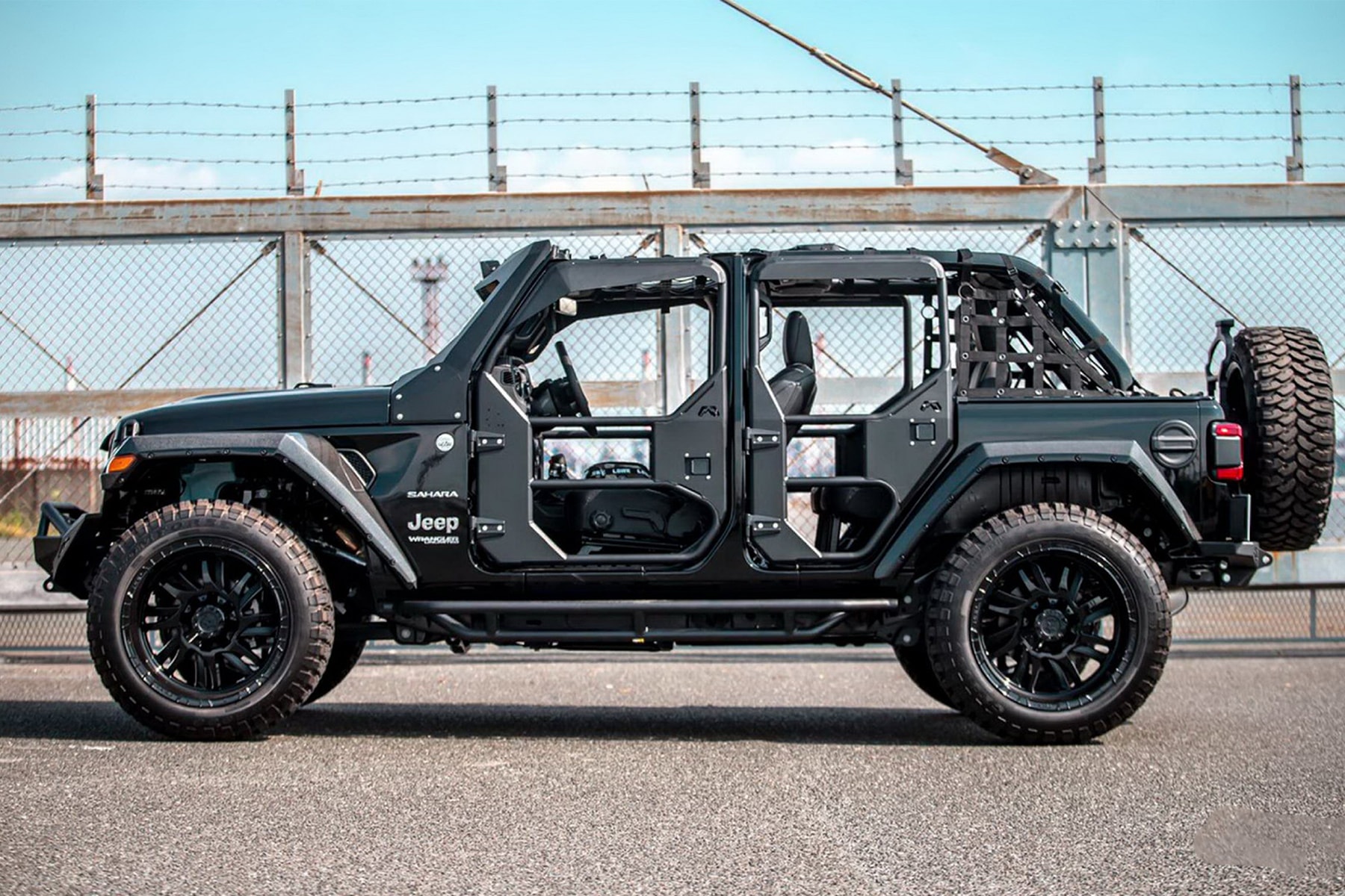 Liberty Walk 打造 Jeep Wrangler 全新末日主題改裝車型