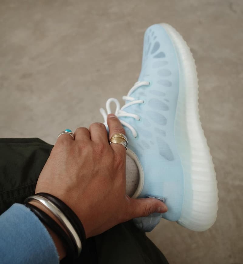 再次近賞 adidas YEEZY BOOST 350 V2 最新配色「Mono Ice」