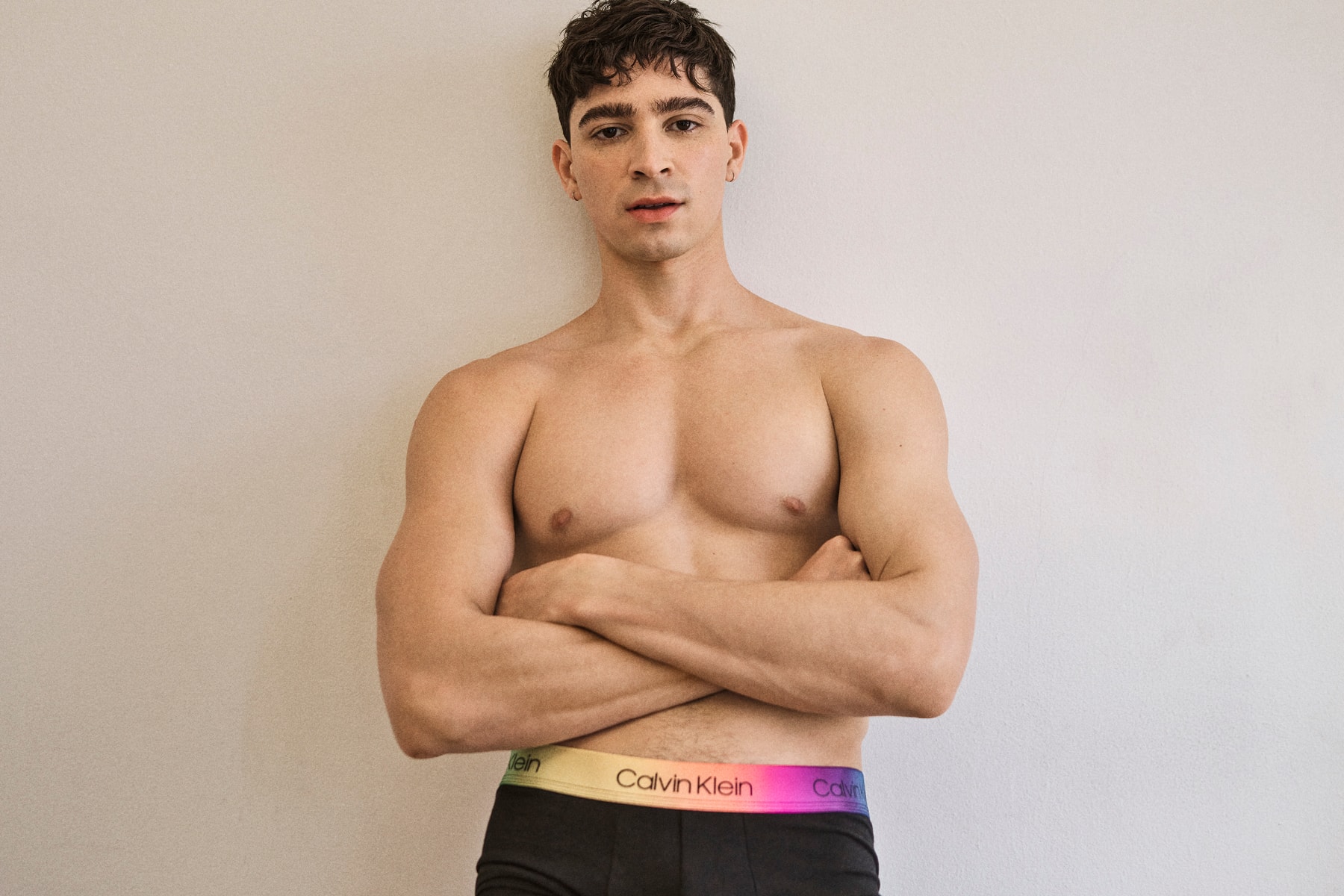 Calvin Klein 释出 2021 Pride 彩虹胶囊系列